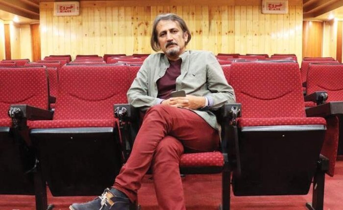 تا به حال ندیدم ناشر حرفهای قیمت کتاب را با برچسب تغییر دهد/ محاسبه حقالتالیف بر اساس قیمت پشت جلد