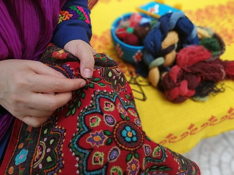 فاصله نامناسب آثار سوزندوزی موزهها، امکان نمایش دقیق را نمیدهد فاصله نامناسب آثار سوزندوزی موزهها، امکان نمایش دقیق را نمیدهد