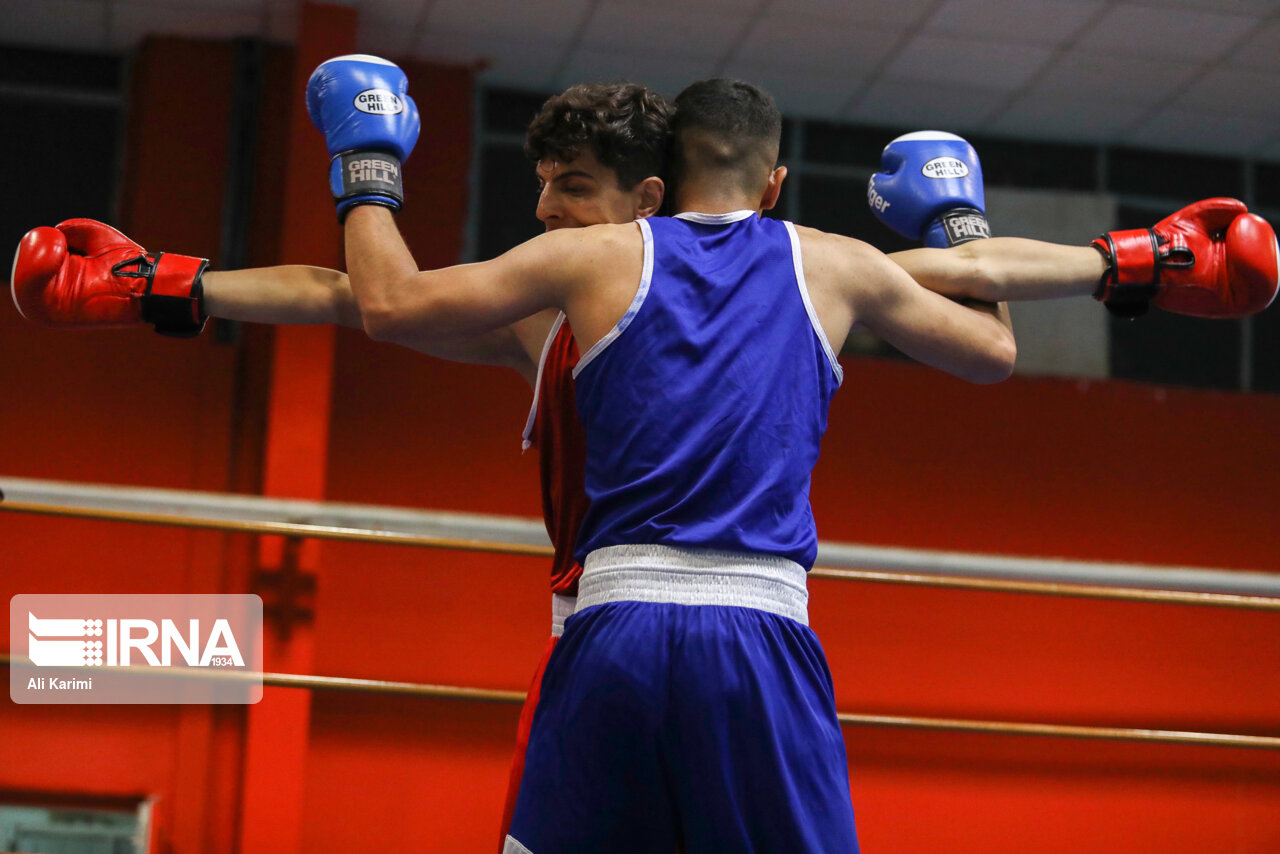 اراک مقام نخست مسابقات بوکس قهرمانی بزرگسالان استان مرکزی را به دست آورد اراک مقام نخست مسابقات بوکس قهرمانی بزرگسالان استان مرکزی را به دست آورد