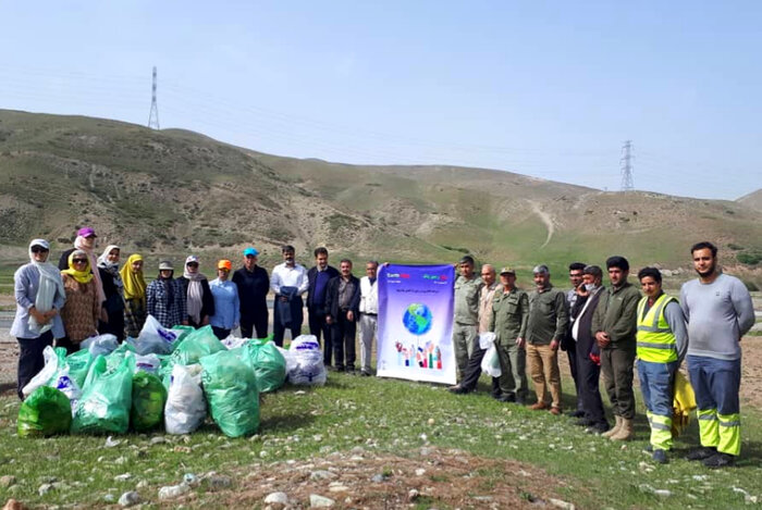 زبالههای حاشیه رودخانه جاجرود با همت متولیان و مردم جمعآوری شد