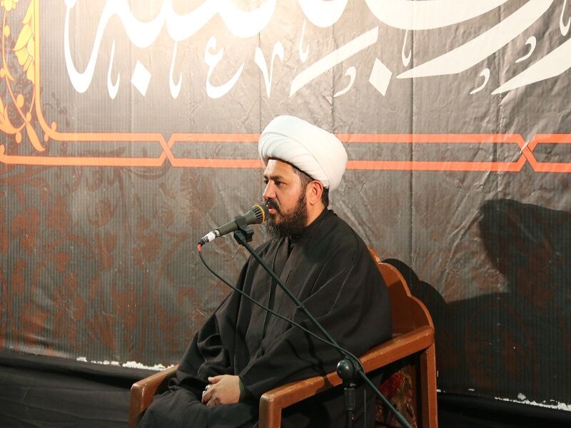 مدرس حوزه علمیه: شب‌قدر فرصت بیداری از خواب غفلت است