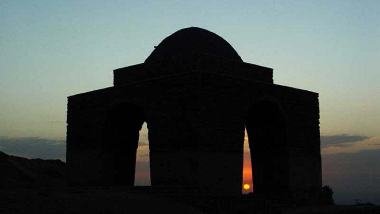 «آتشکده نیاسر» کاربرد نجومی و تقویمی دارد؟ «آتشکده نیاسر» کاربرد نجومی و تقویمی دارد؟