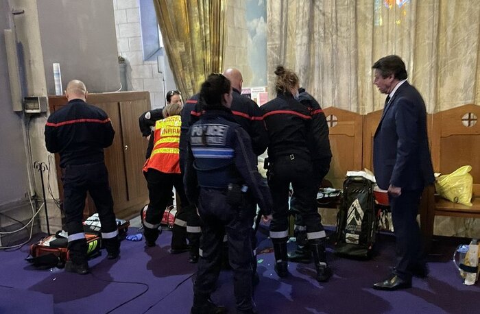 مکرون؛ چالشها و انتظارات جامعهای دو پاره