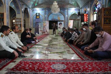 گلباران مزار شهدا توسط کارگران درسمنان