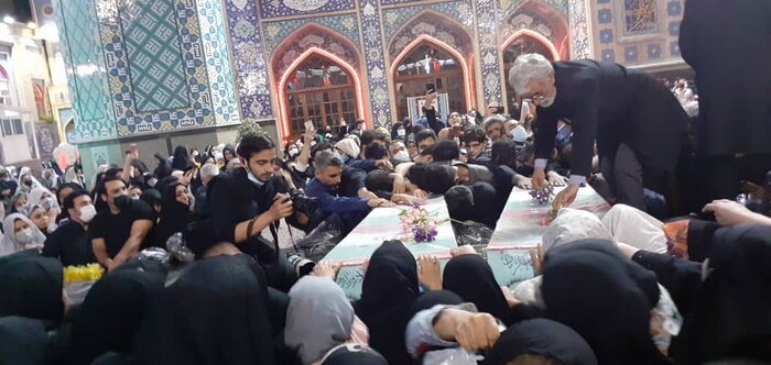 مردم شمیرانات سومین شب قدر راکنار پیکر دو شهید گمنام درجوار حرم امام زاده صالح سحر کردند