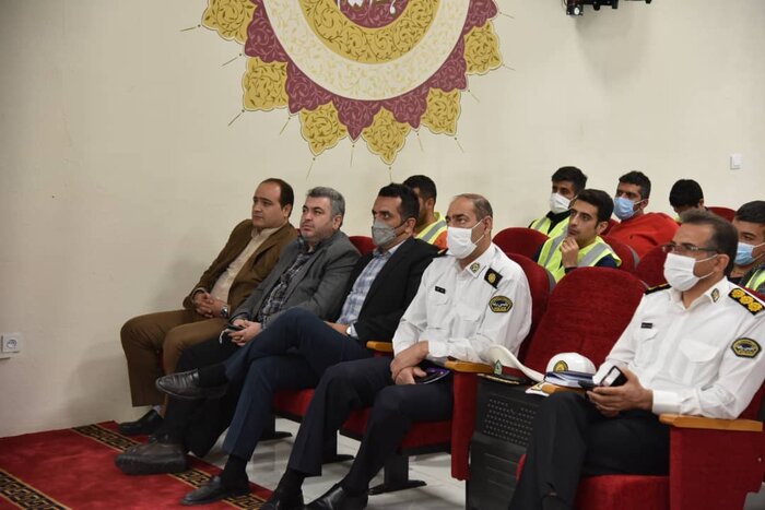 کلاه ایمنی به موتورسواران شمیرانات اهدا شد