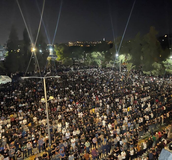 گردهمایی بزرگ در مسجد الاقصی / ۲۵۰ هزار نفر در نماز چهارشنبه شب شرکت کردند