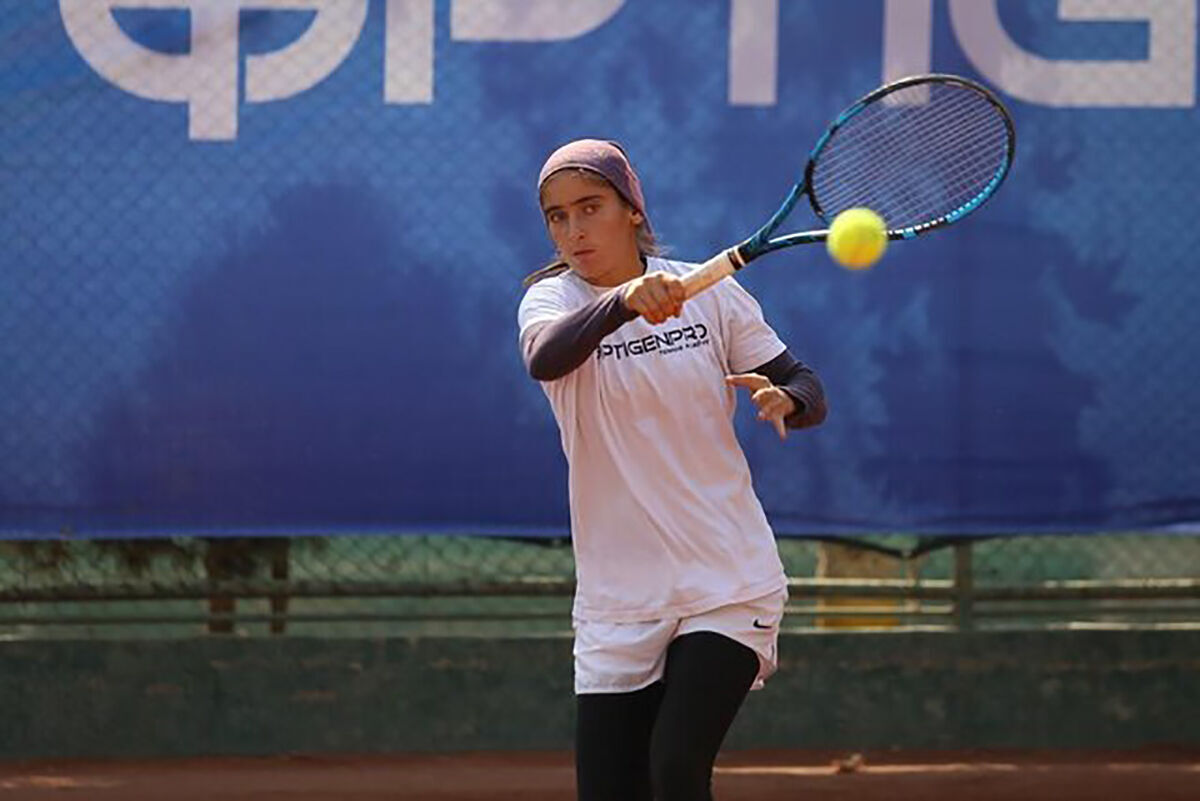 Iranian tennis player Safi to compete in 2022 France Tennis grand slams 