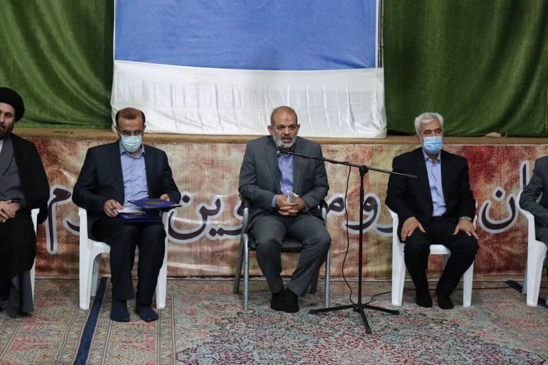 وزیر کشور: رمز شجاعت و سربلندی جامعه ما خانواده شهدا هستند