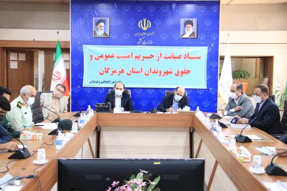 دشمن از مساله حجاب به عنوان یک تهدید ترکیبی برای ضربه زدن به اصل نظام استفاده می کند  دشمن از مساله حجاب به عنوان یک تهدید ترکیبی برای ضربه زدن به اصل نظام استفاده می کند