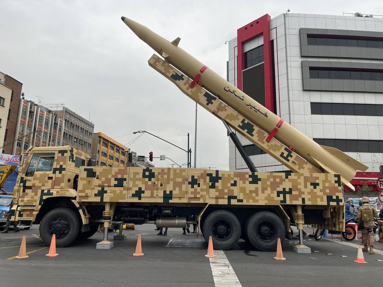 Presentado el misil balístico de última generación de Irán en las marchas del Día Mundial de Al-Quds