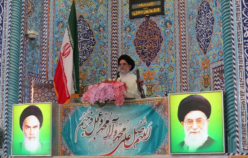 امام جمعه ابرکوه: جهان اسلامی در مقابل دنیای استکبار ایستاده است