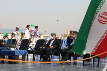 اهتزاز پرچم جمهوری اسلامی ایران بر ناوشکن جماران