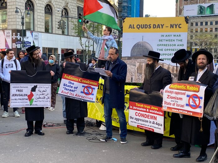 طنین فریاد آزادی قدس و اهتزار پرچم فلسطین توسط خاخامهای ضد صهونیسم در نیویورک