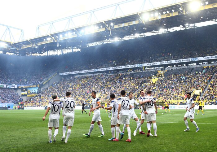 شکست دوباره قهرمان در اوپلآرنا/ هتتریک هالند هم جلوی باخت دورتموند را نگرفت