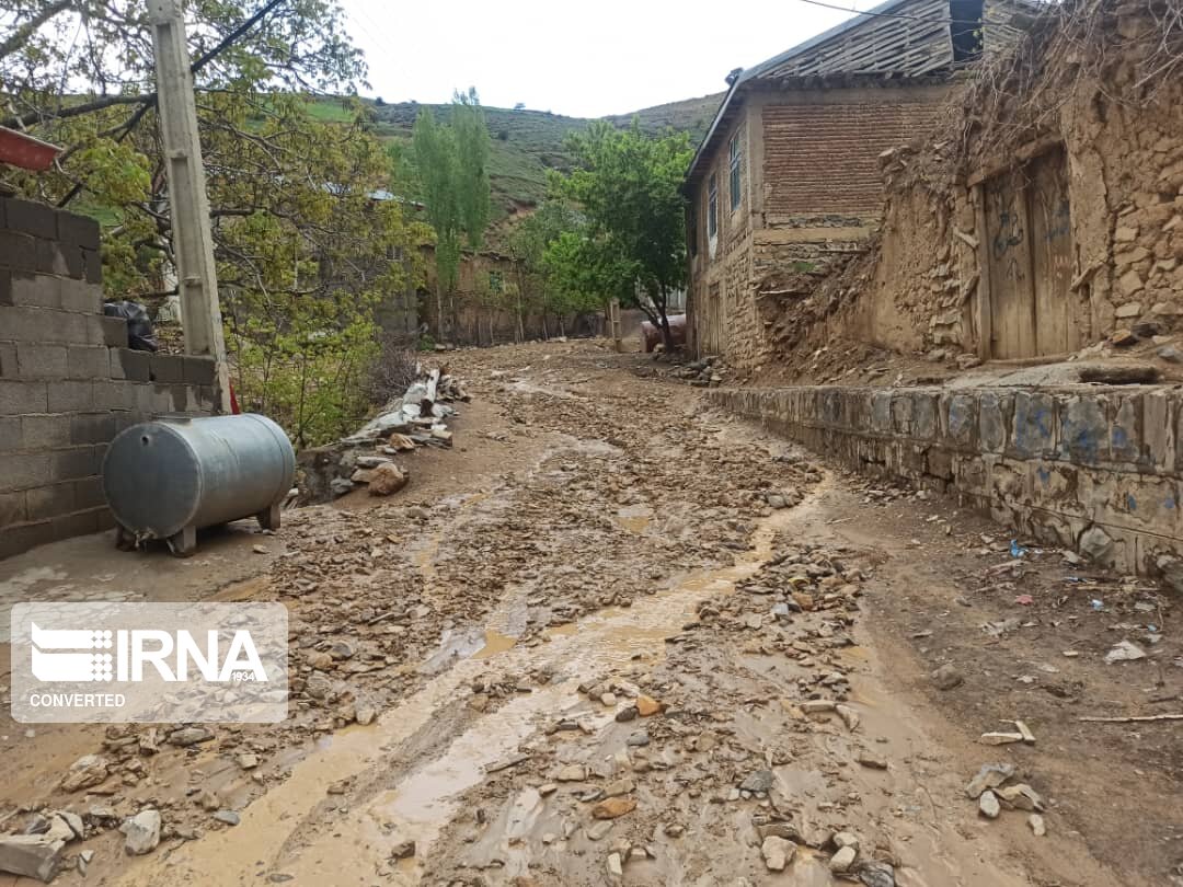 سیلاب راه برخی از روستاهای طالقان را تخریب کرد