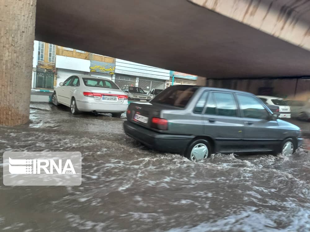 شهروندان یزدی در خانه بمانند؛ روان آبها از تفت به سمت مرکز استان در حرکت است