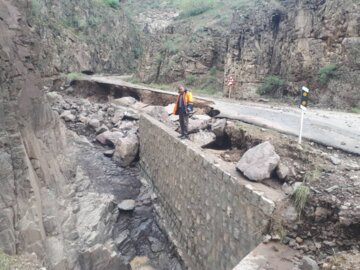 سیلاب راه دسترسی ۱۰ روستای مازندران را مسدود کرد  
