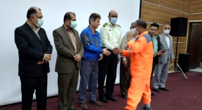 کارگران نمونه گناوه تجلیل شدند