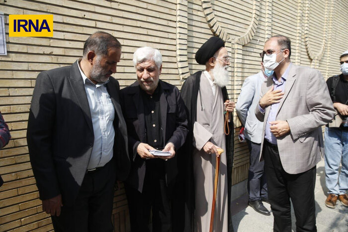 گزارش ایرنا از بدرقه "آقای نادر" به خانه ابدی/ طالبزاده در ترافیک انقلاب گیر نکرد