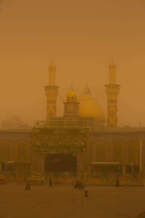 موج آفریقایی توفان غبار، آسمان عراق را نارنجی کرد؛ توقف پروازهای بغداد و نجف