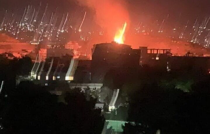 مرکز تجاری کابل در جشن شادی طالبان آتش گرفت مرکز تجاری کابل در جشن شادی طالبان آتش گرفت