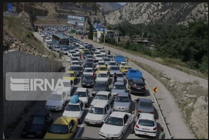 ترافیک نیمه سنگین در جاده کرج - چالوس