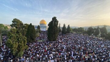 200 000 Palestiniens ont célébré l'Aïd el-Fitr par les prières collectives à la mosquée Al-Aqsa