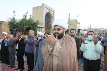 اقامه نماز عید سعید فطر در شهرستان مرزی قصرشیرین