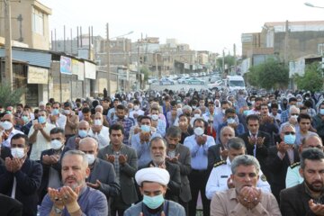 اقامه نماز عید سعید فطر در شهرستان مرزی قصرشیرین