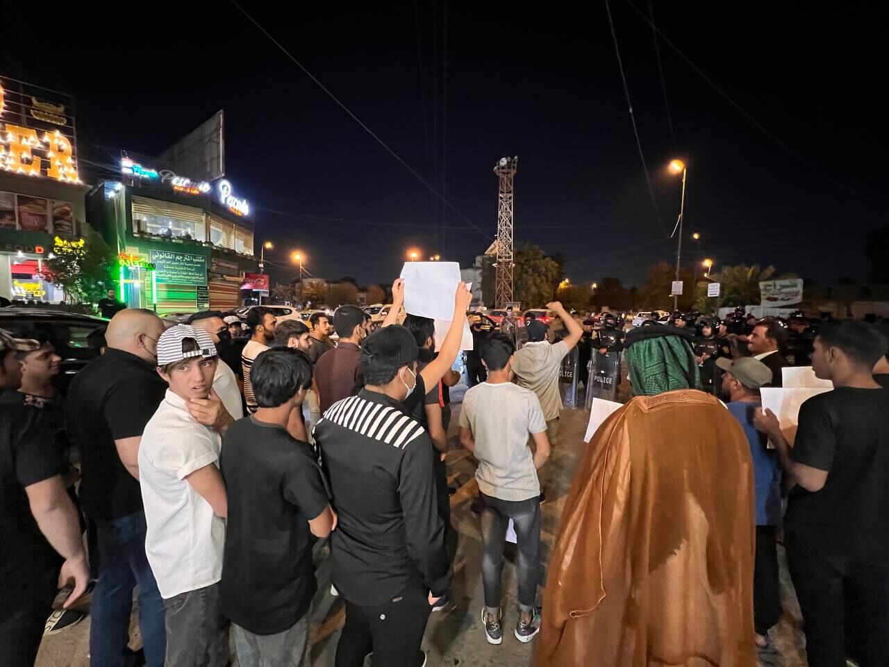تجمع معترضان به حملات روزانه ترکیه برابر کنسولگری آن کشور در بغداد تجمع معترضان به حملات روزانه ترکیه برابر کنسولگری آن کشور در بغداد