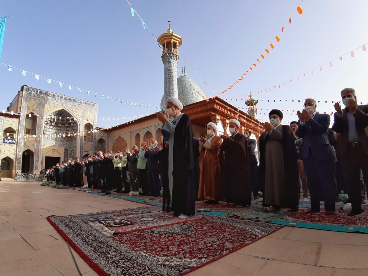 ندای اللّٰهُمَّ أَهْلَ الْکِبْرِیاءِ وَالْعَظَمَةِ در آستان حضرت شاهچراغ (ع) شیراز طنین افکند