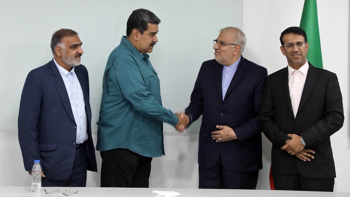 İran Petrol Bakanı, Venezuela Devlet Başkanı ile bir araya geldi