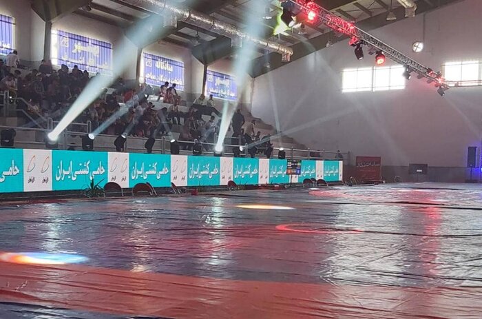 هفدهمین دوره مسابقات بینالمللی کشتی آزاد جوانان جام شهید هاشمینژاد آغاز شد