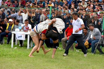 مسابقات کشوری کشتی با چوخه در منطقه مرزی باجگیران