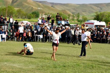 مسابقات کشوری کشتی با چوخه در منطقه مرزی باجگیران