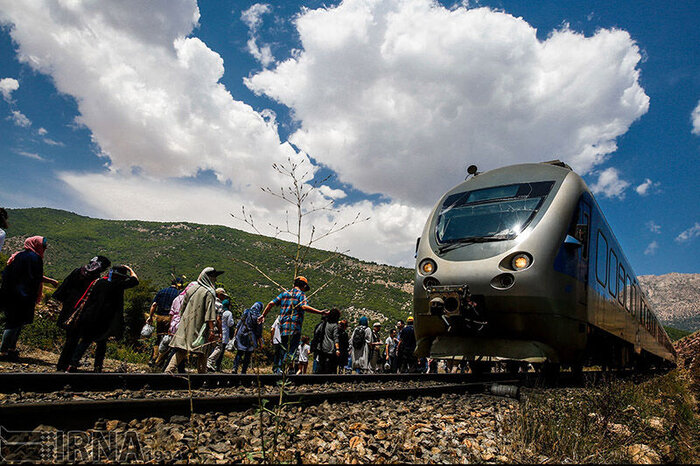 مهمانان خارجی افتتاحیه ساری۲۰۲۲ با قطار گردشگری مازندران را ترک می‌کنند