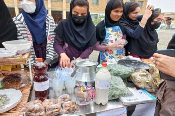 افتتاح بازارچه کار و فناوری دانش آموزان مدارس در اشنویه و تقدیر از معلمان به مناسبت روز معلم