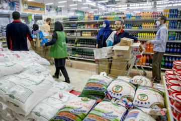 توزیع کالاهای اساسی تنظیم بازار در کرمانشاه آغاز شد