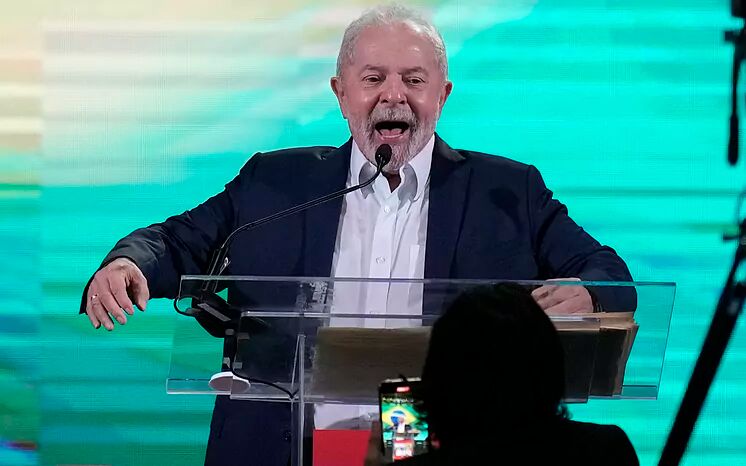 Lula lanza su candidatura electoral y promete reconstruir Brasil