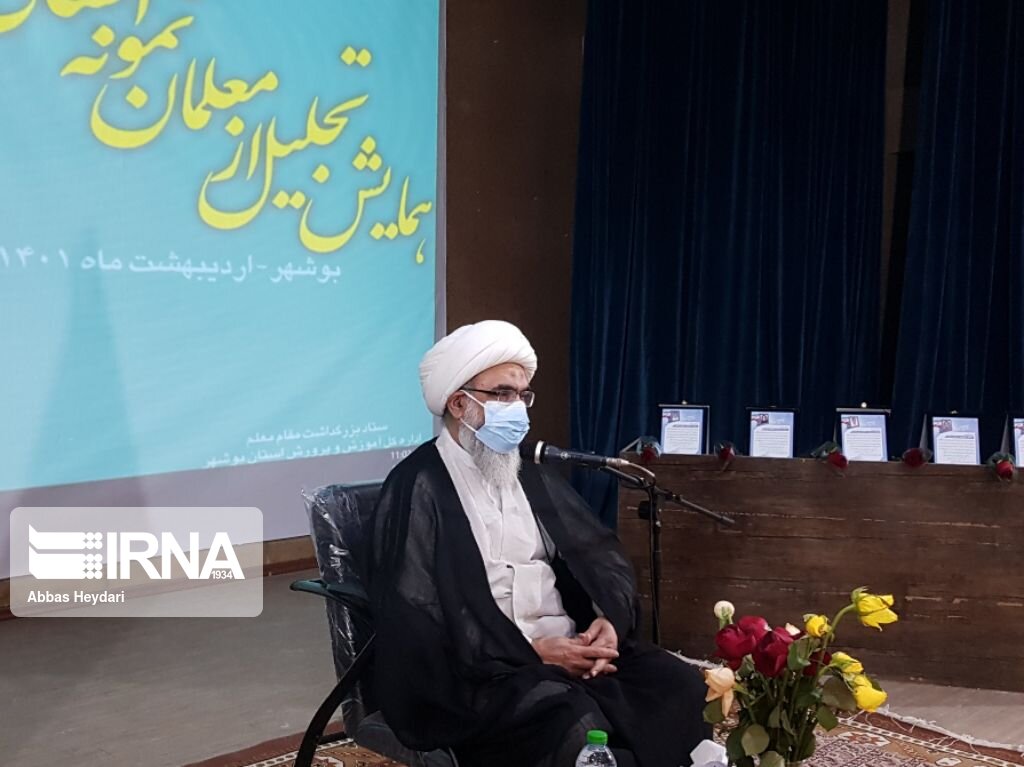 امام جمعه بوشهر: نگاه راهبردی به آموزش و پرورش ضروری است