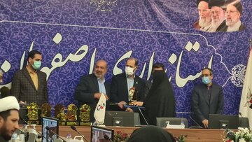 معلمان، استادان حوزه و دانشگاه و همیاران طرح شاهد اصفهان تجلیل شدند