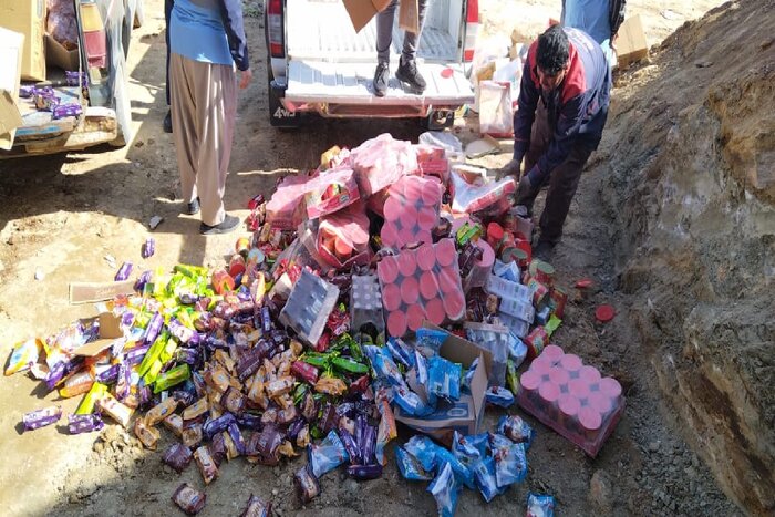 ۵ تُن مواد غذایی و آرایشی غیربهداشتی در اشنویه امحا شد