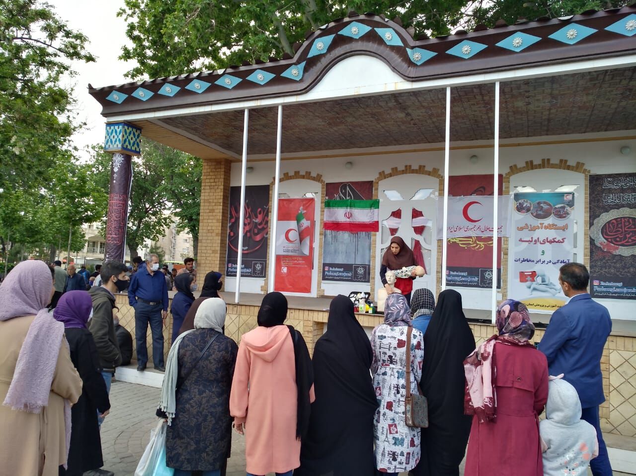 آغاز آموزش های جمعیت هلال احمر زنجان، در میادین و مکانهای عمومی شهر  آغاز آموزش های جمعیت هلال احمر زنجان، در میادین و مکانهای عمومی شهر