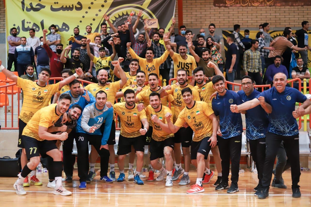 قهرمانی طلاییپوشان در لیگ هندبال / هندبالیستهای سپاهان جور شاگردان نویدکیا را کشیدند