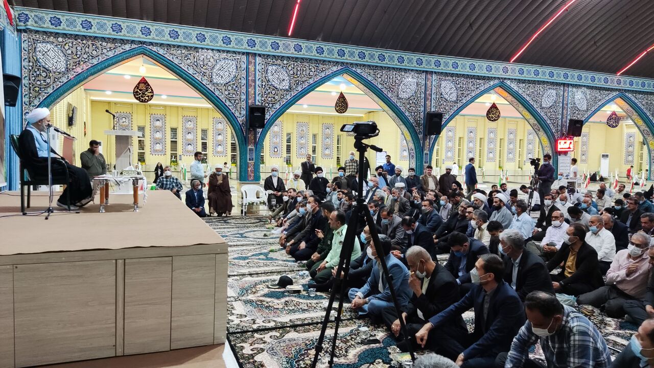 آیت الله سید عبدالحسین لاری محور وحدت و حلقه وصل مناطق جنوب فارس بود آیت الله سید عبدالحسین لاری محور وحدت و حلقه وصل مناطق جنوب فارس بود