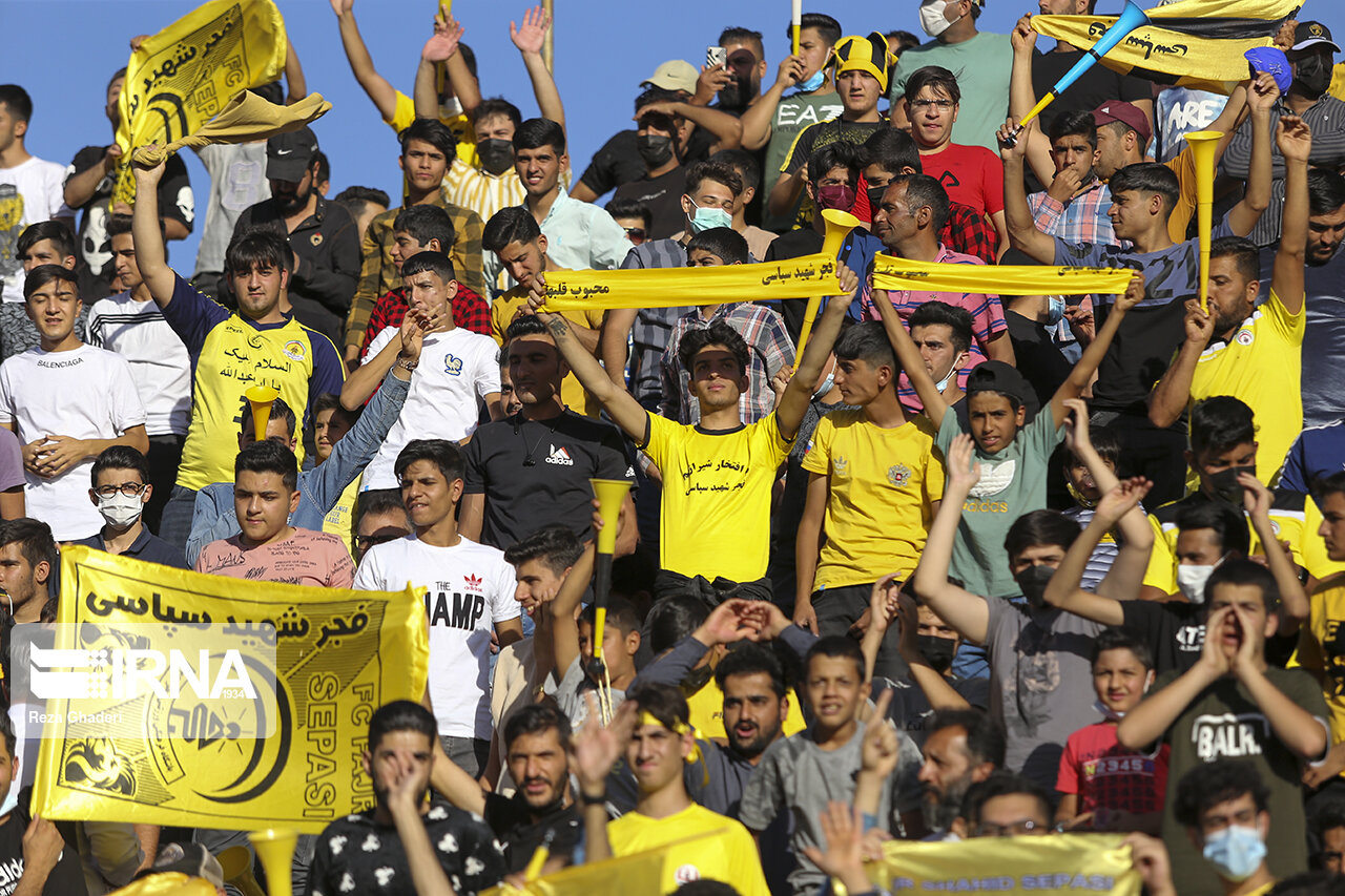 تماشاگران دیدار فوتبال فجر شهید سپاسی و خبیر خرم آباد را رایگان میبینند تماشاگران دیدار فوتبال فجر شهید سپاسی و خبیر خرم آباد را رایگان میبینند