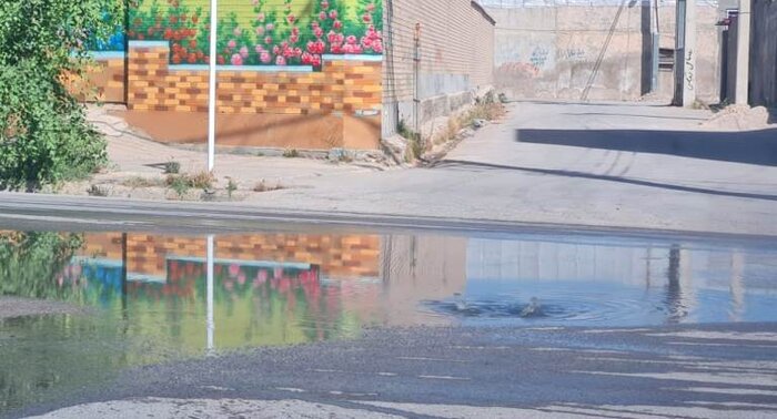 سرازیر شدن فاضلابهای خانگی در خیابان و ساحل معضل چندین ساله بندرگناوه