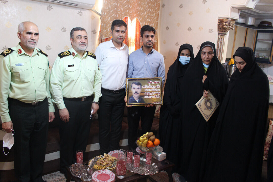 ادامه راه شهدا با الگوپذیری از تفکر، دینداری و ولایت پذیری آنان امکان پذیر است  ادامه راه شهدا با الگوپذیری از تفکر، دینداری و ولایت پذیری آنان امکان پذیر است