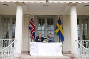 جانسون در سوئد و فنلاند به دنبال چیست؟
